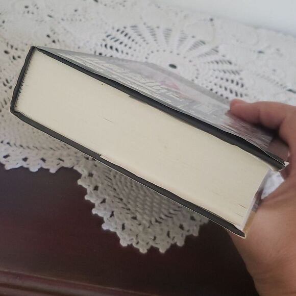 💚3/$20 Vintage Book - "The Cottage" by Danielle Steele (2002) - Large Print - Picture 4 of 12